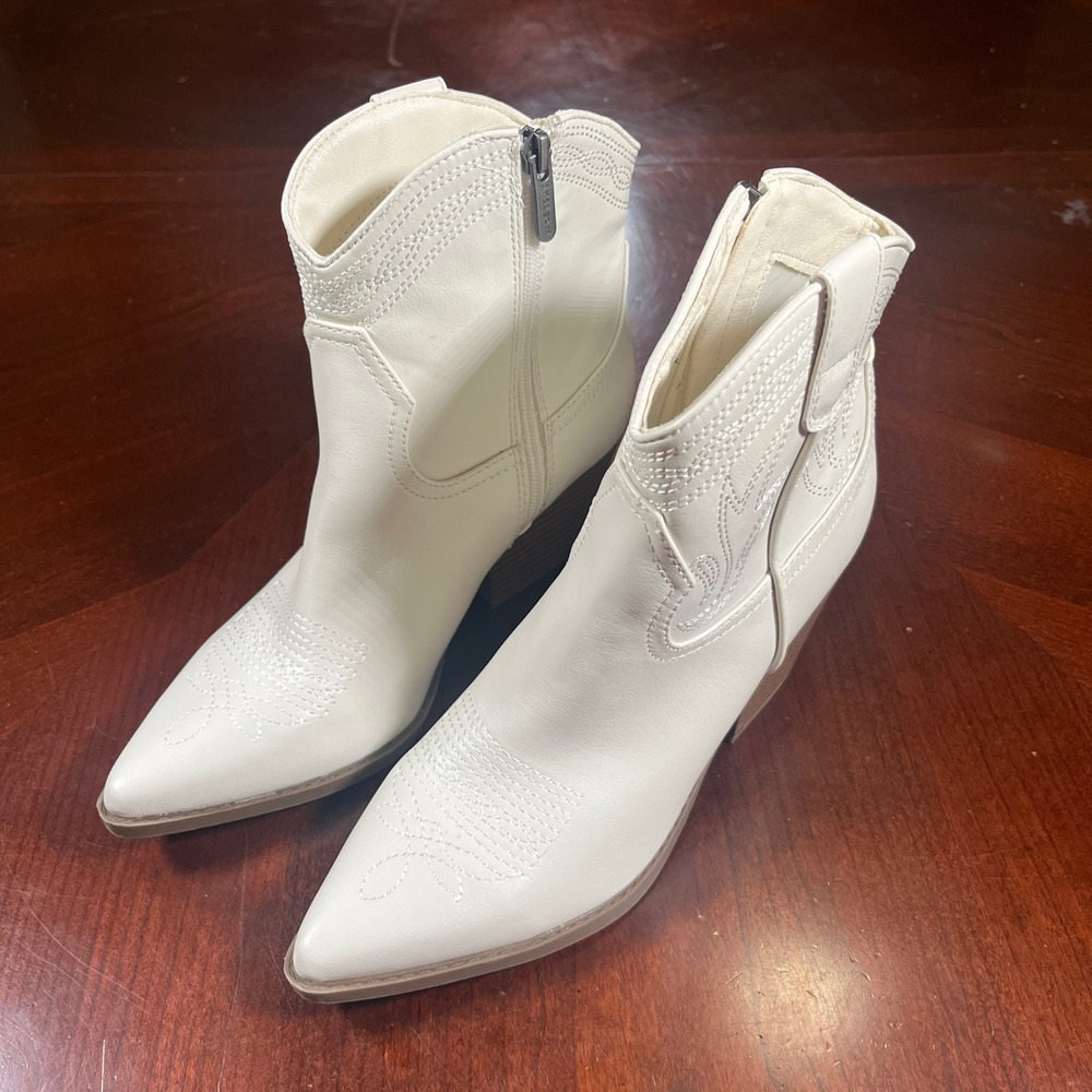 Indigo Rd Iralydia White Western Cowboy Ankle Boots Pointed Toe Womens 7.5 Nwt